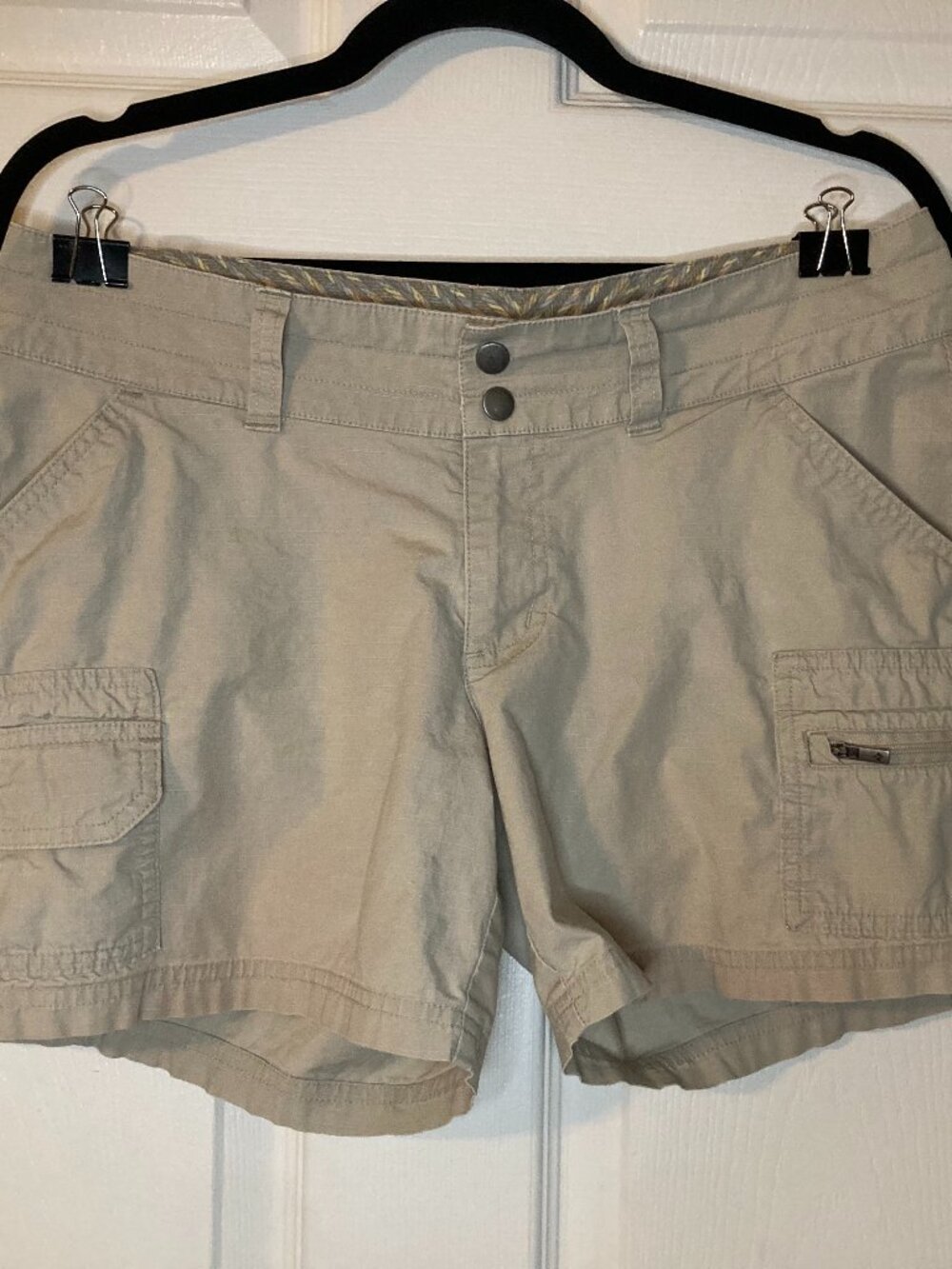 Columbia Women's Khaki Omni-Shade Cargo Shorts - UV Protection - Size 8W 5L